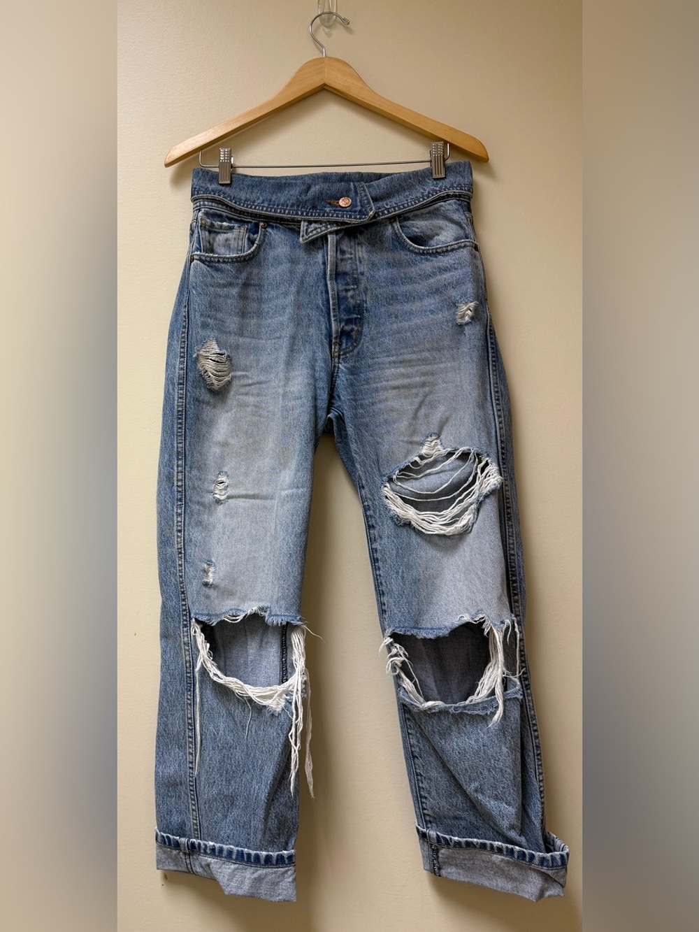 💟REVICE Denim High Rise Distressed Crossover Jeans Light Blue 💟